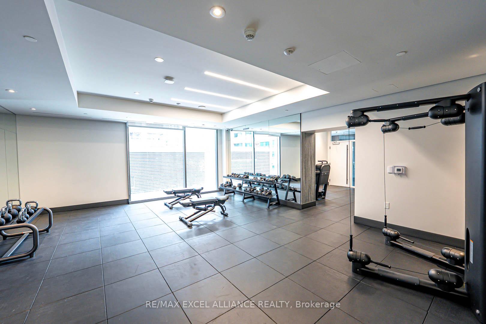 1 Bedroom Condo at 8 Cumberland,  Toronto For sale