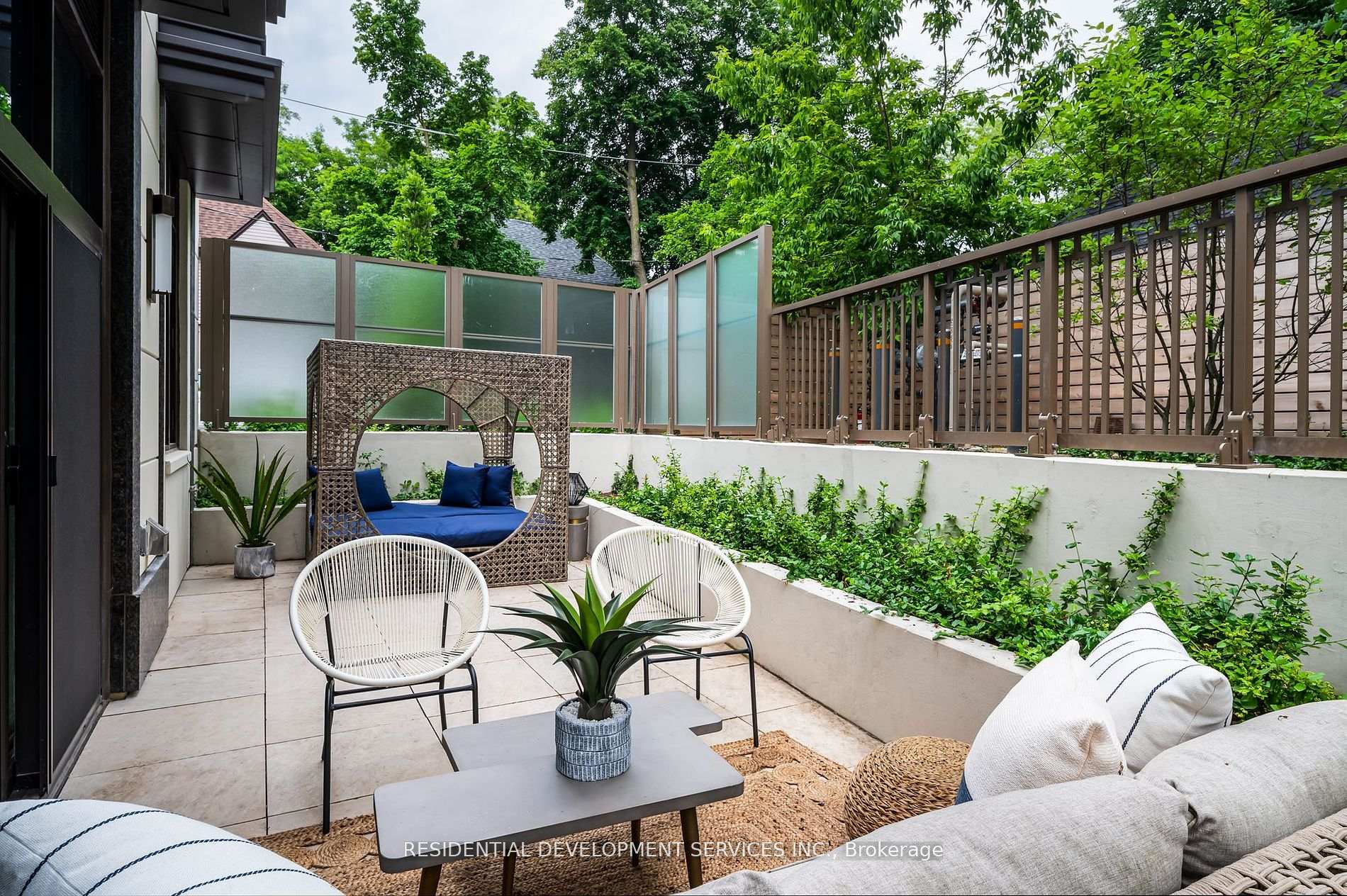 4 Bedrooms Condo at 1 Strathgowan,  Toronto For sale
