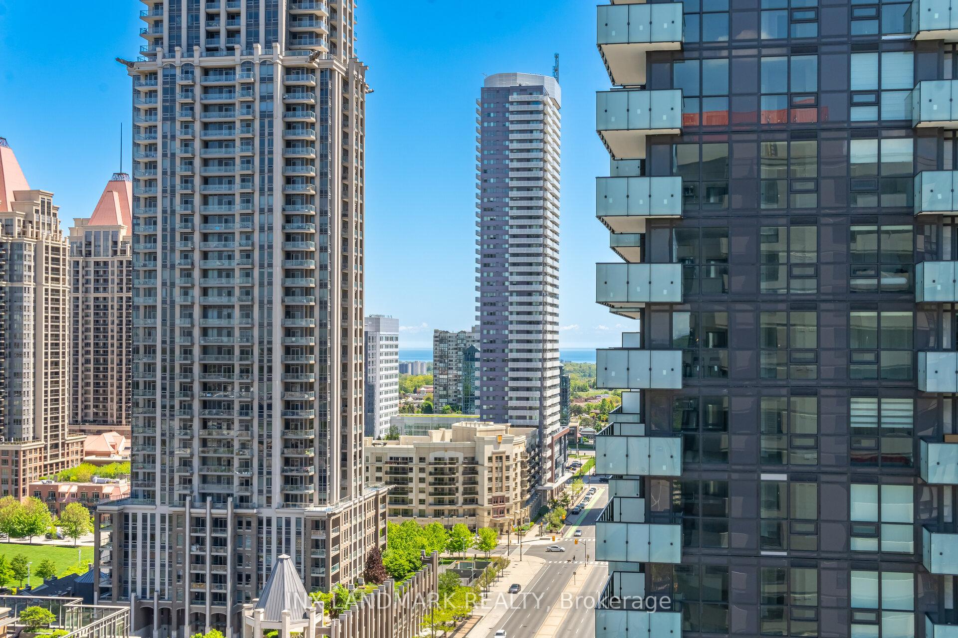 3 Bedrooms Condo at 330 Rathburn, Mississauga For sale