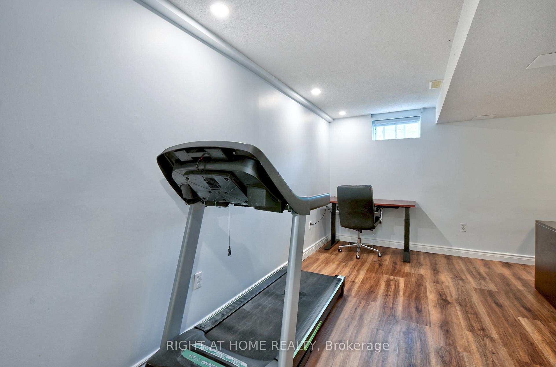 3 Bedrooms Condo at 4600 Kimbermount, Mississauga For sale