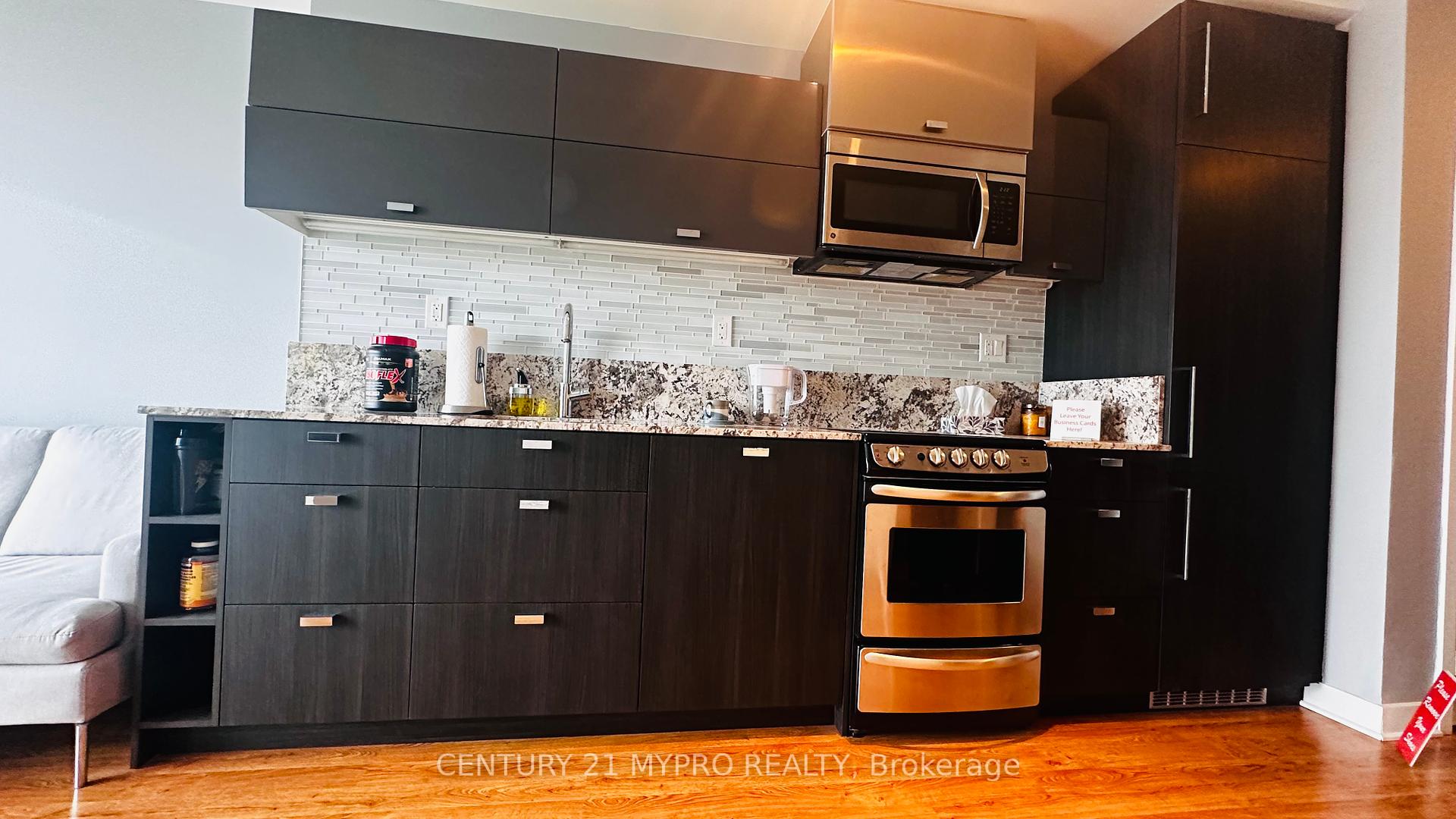 2 Bedrooms Condo at 290 Adelaide,  Toronto For sale