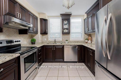 2 Bedrooms Condo at 53 Woodbridge, Vaughan For sale