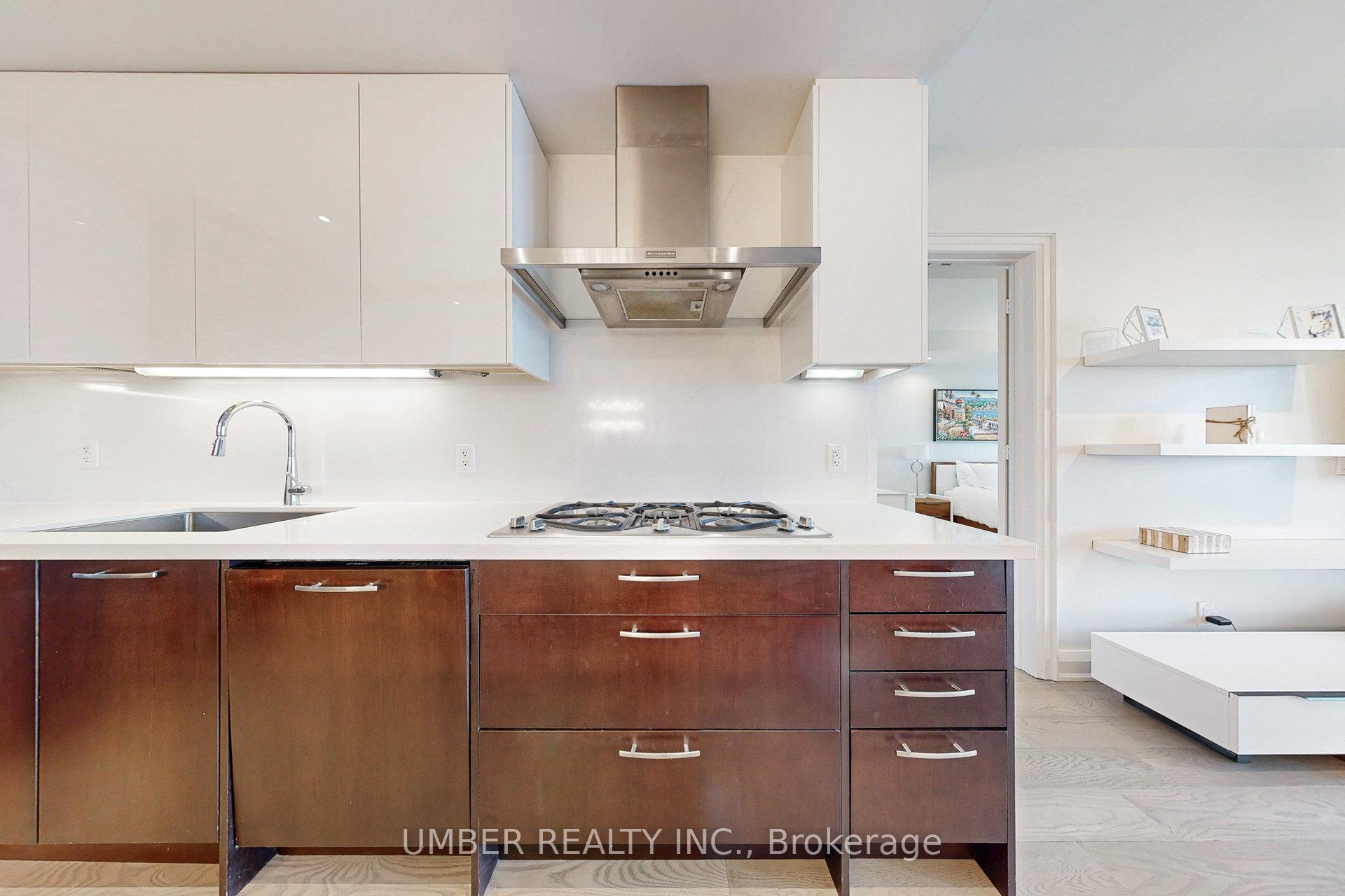2 Bedrooms Condo at 11 Bronte, Oakville For sale