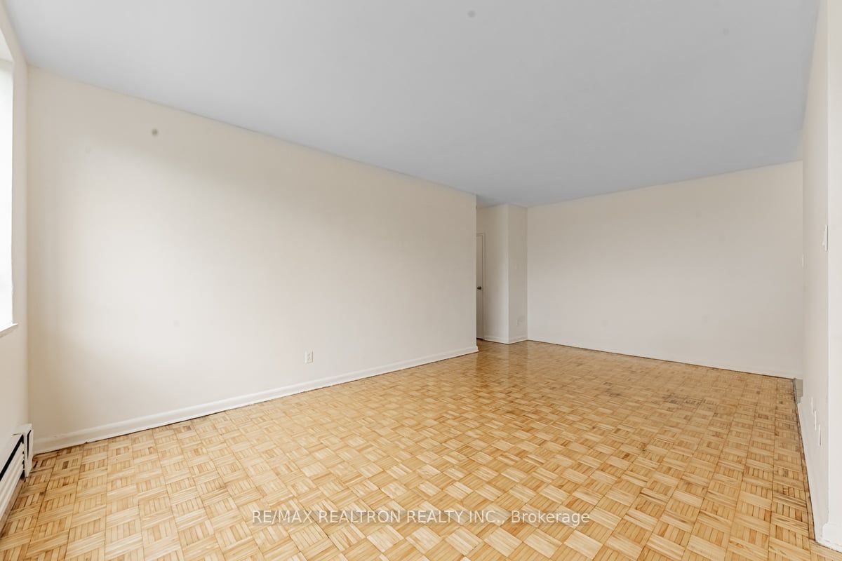 2895 Bathurst Street, #107