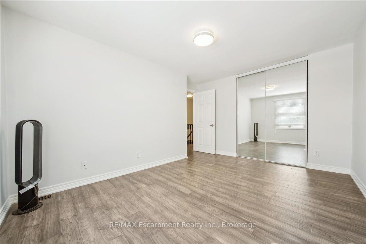 3 Bedrooms Condo at 779 Hyde,  Burlington For sale
