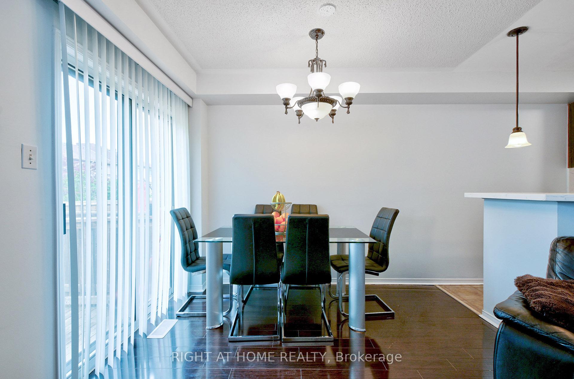 3 Bedrooms Condo at 4600 Kimbermount, Mississauga For sale