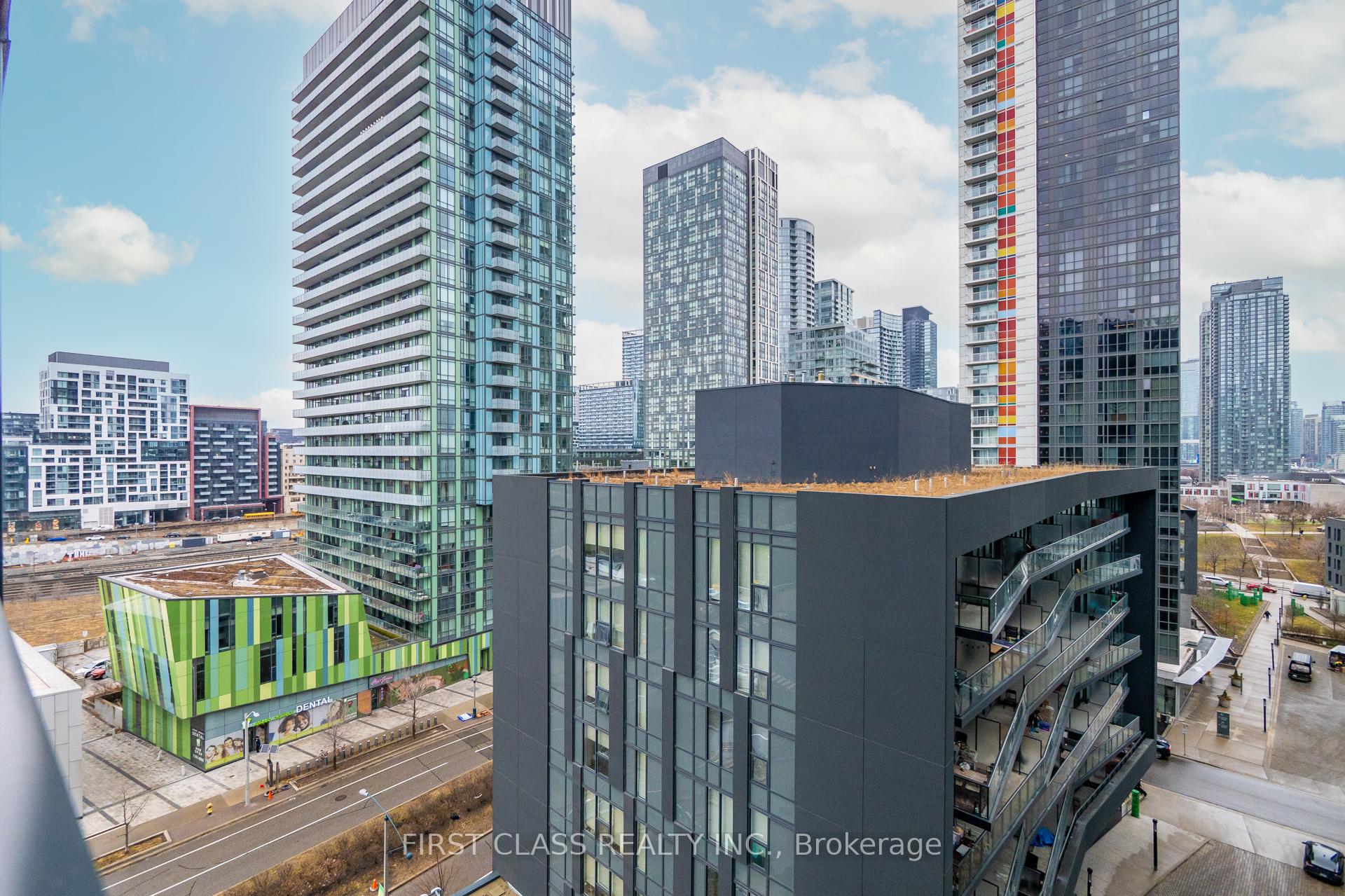 3 Bedrooms Condo at 80 Queens Wharf, Toronto For sale