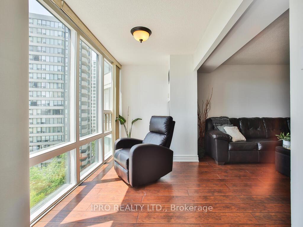 3 Bedrooms Condo at 330 Rathburn, Mississauga For sale