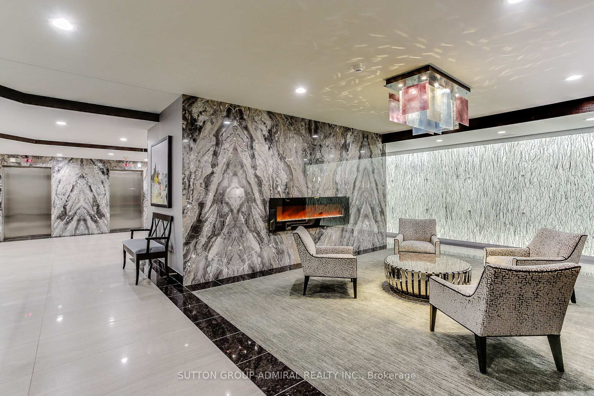 2 Bedrooms Condo at 7601 Bathurst, Vaughan For sale