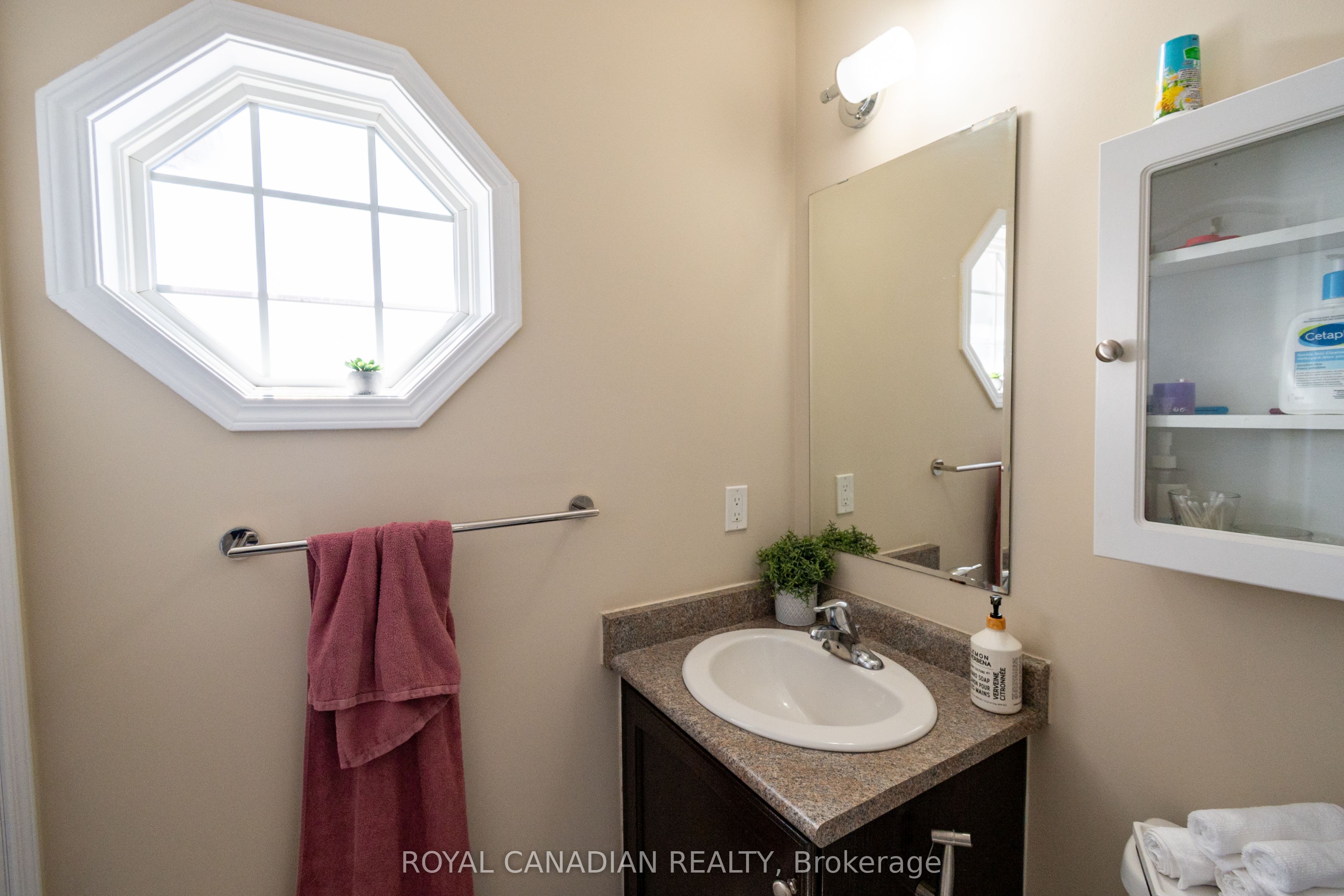 213 Richardson Crescent