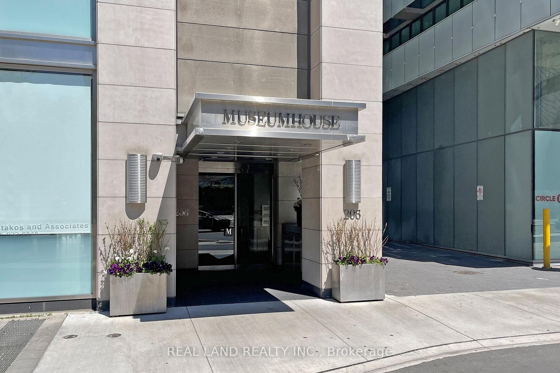 2 Bedrooms Condo at 206 Bloor, Toronto For sale