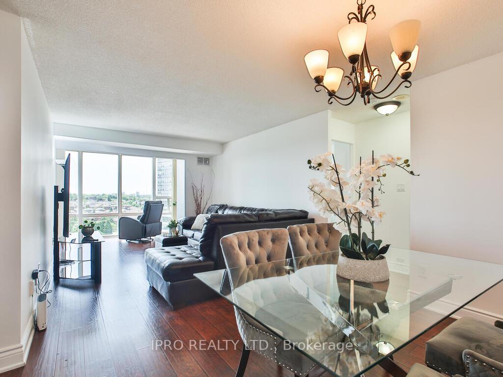 3 Bedrooms Condo at 330 Rathburn, Mississauga For sale