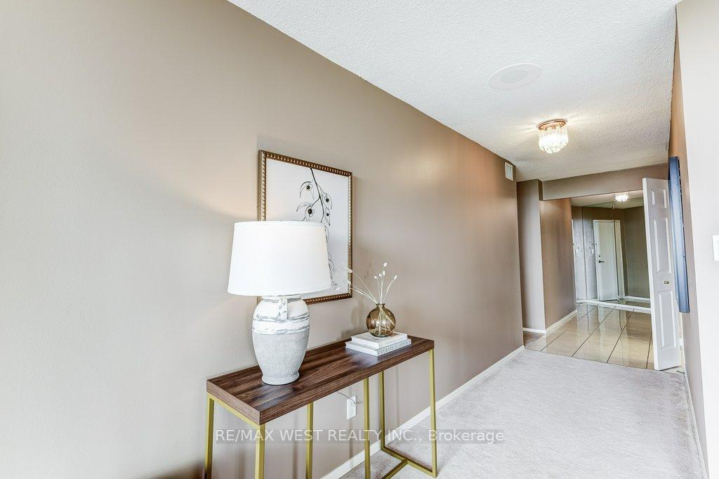 3 Bedrooms Condo at 2000 Islington, Toronto For sale