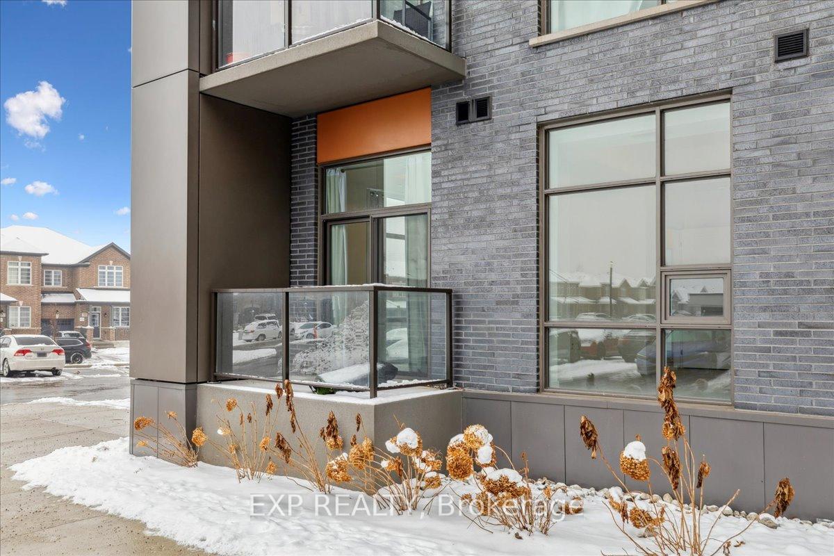 2 Bedrooms Condo at 450 Dundas,  Hamilton For sale