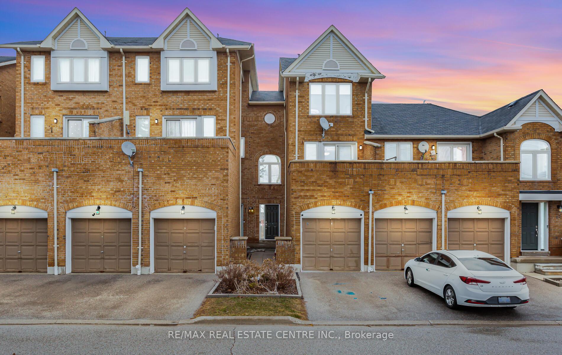 3 Bedrooms Condo at 45 Bristol,  Mississauga For sale