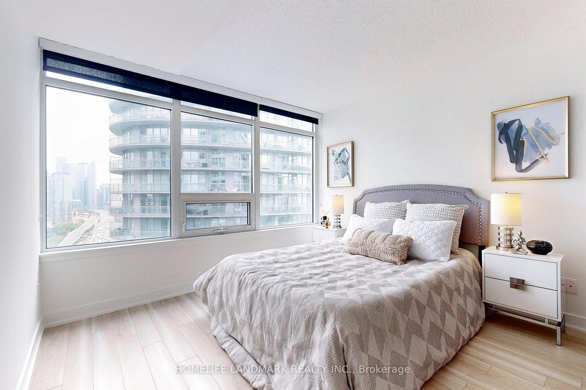 2 Bedrooms Condo at 17 Bathurst, Toronto For sale