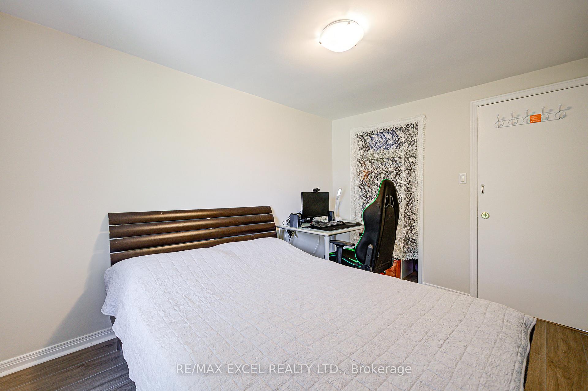 3 Bedrooms Condo at 20 Crockamhill, Toronto For sale