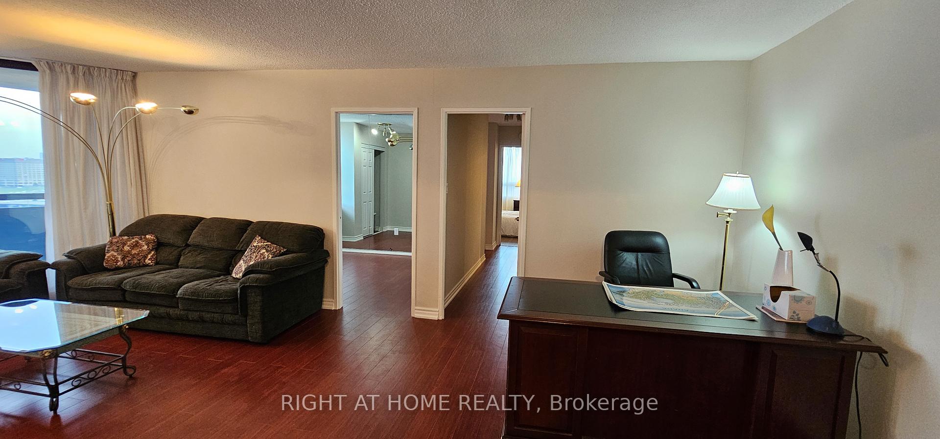 3 Bedrooms Condo at 75 Graydon Hall,  Toronto For sale