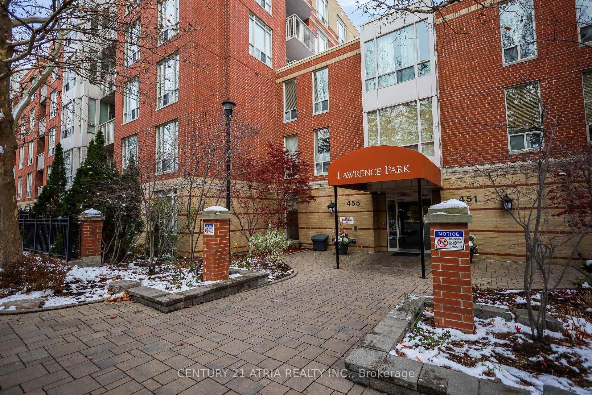 2 Bedrooms Condo at 455 Rosewell, Toronto For sale