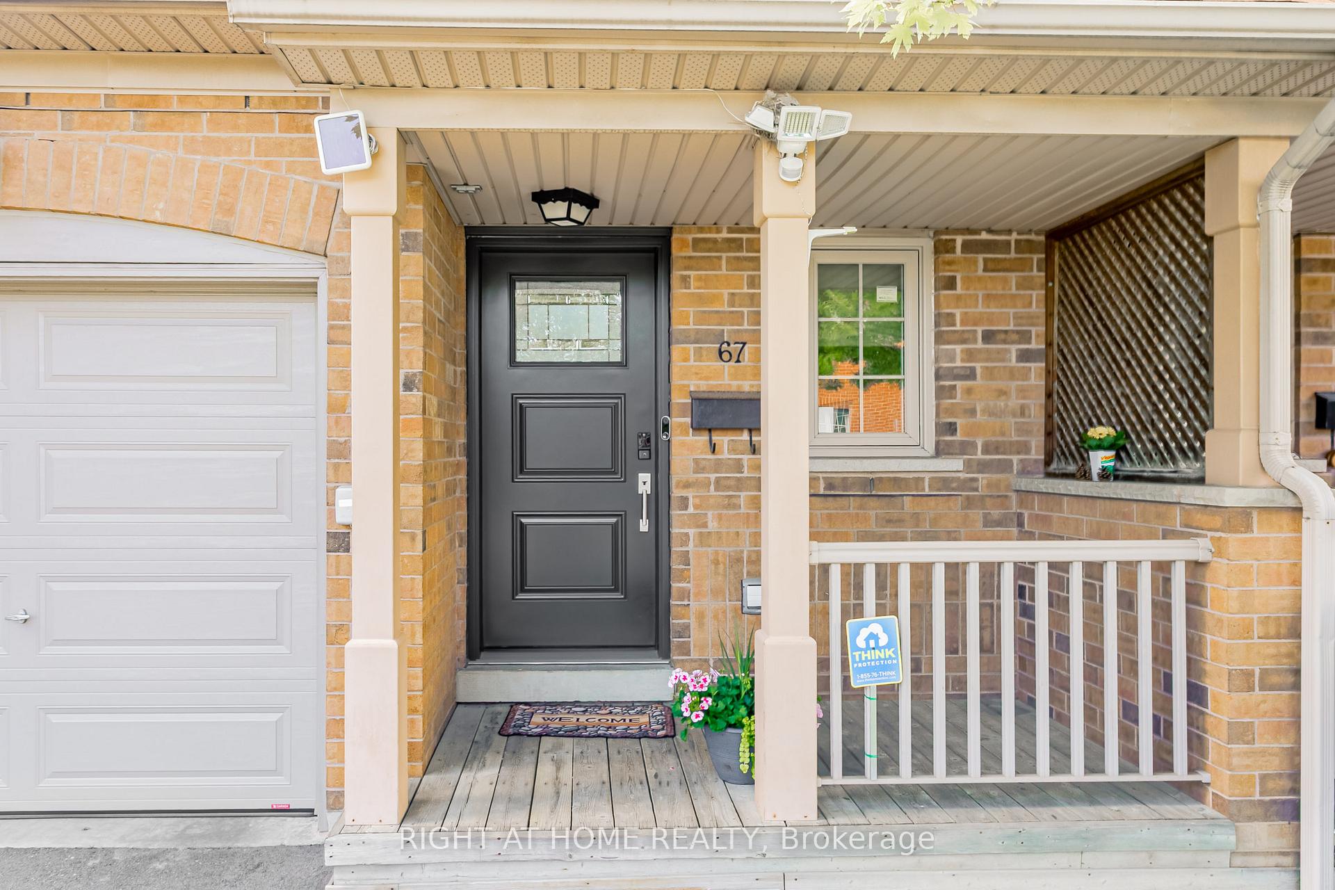 4 Bedrooms Condo at 5223 Fairford, Mississauga For sale