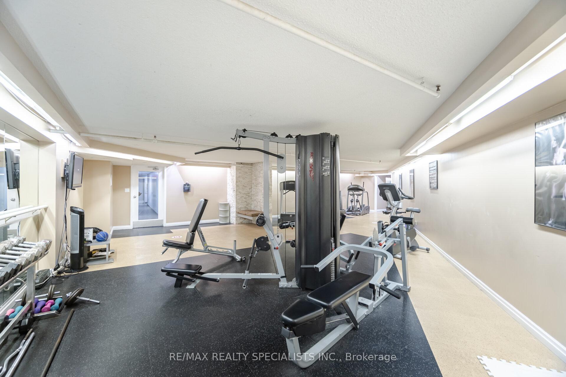 2 Bedrooms Condo at 61 Markbrook, Toronto For sale