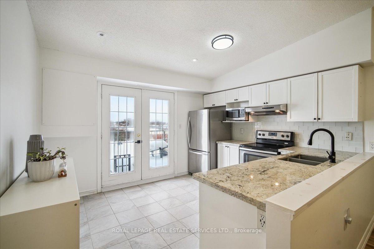2 Bedrooms Condo at 1440 Bishops, Oakville For sale