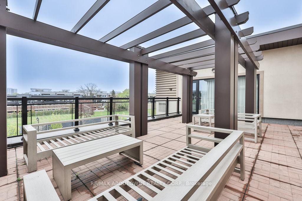 2 Bedrooms Condo at 128 Garden, Oakville For sale