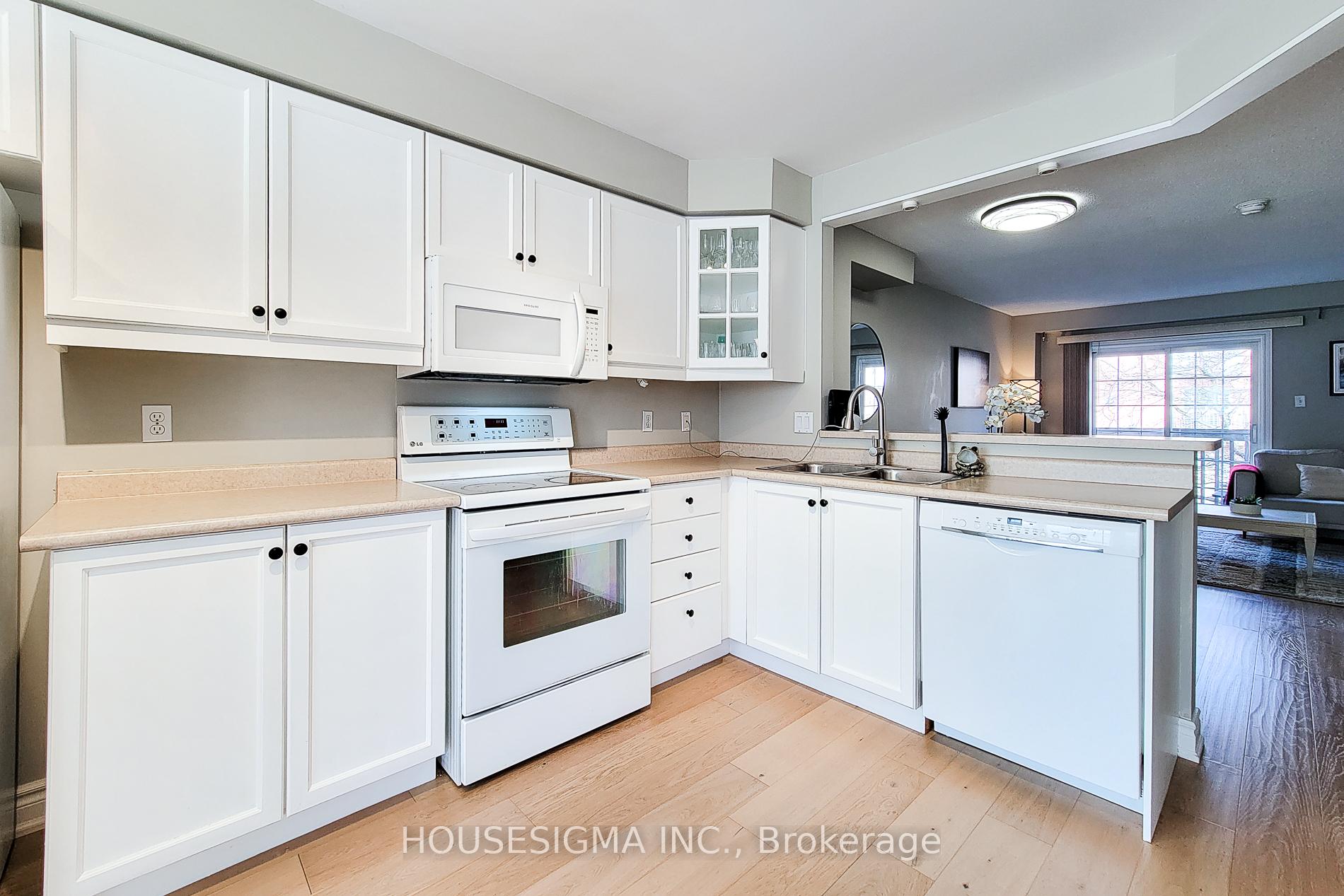 2 Bedrooms Condo at 3480 Upper Middle, Burlington For sale