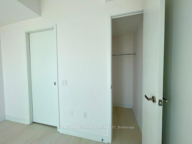 2 Bedrooms Condo at 3900 Confederation, Mississauga For sale