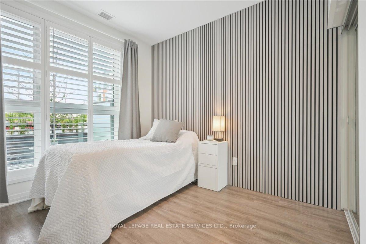 2 Bedrooms Condo at 95 DUNDAS, Oakville For sale