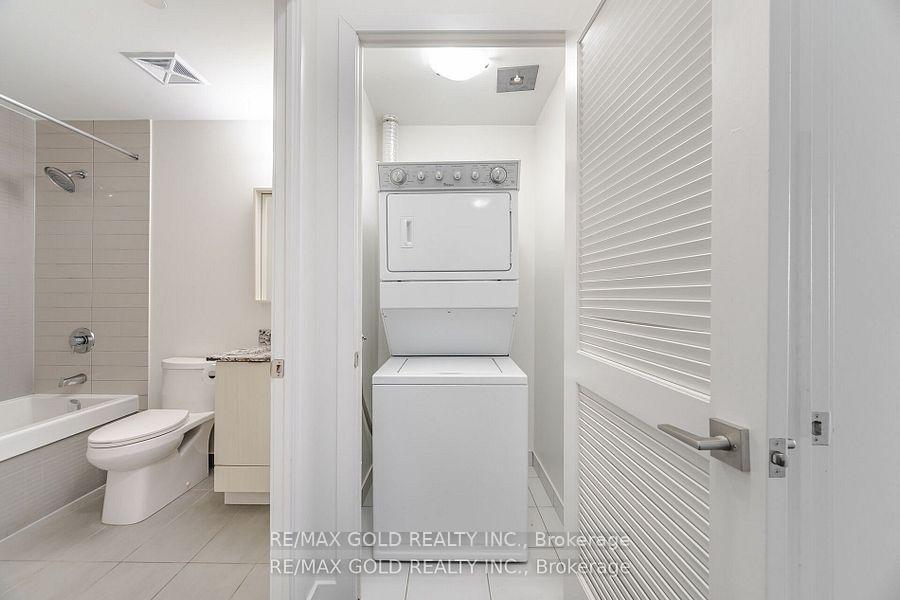 2 Bedrooms Condo at 4633 Glen Erin, Mississauga For sale