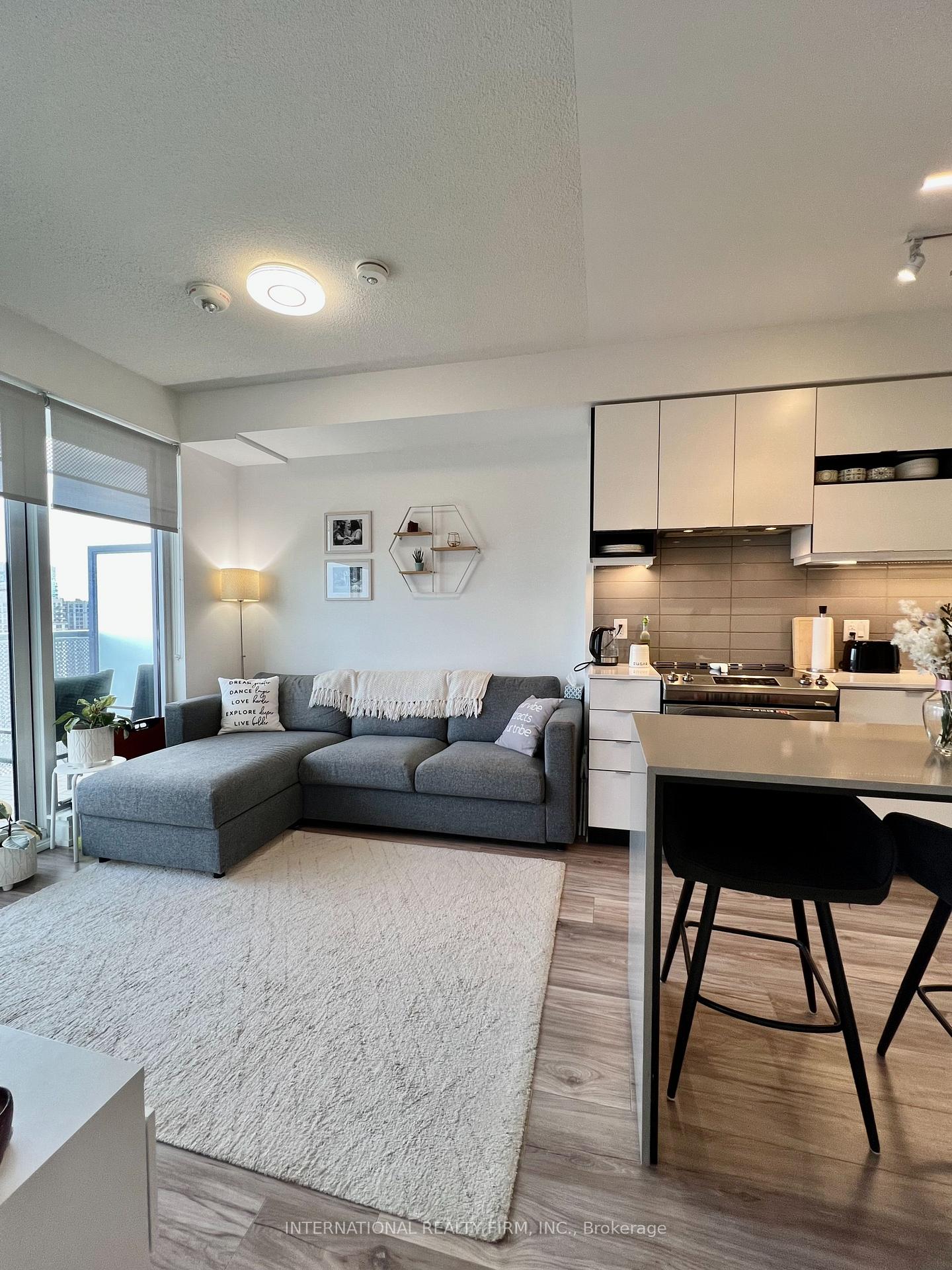 2 Bedrooms Condo at 4065 Confederation, Mississauga For sale