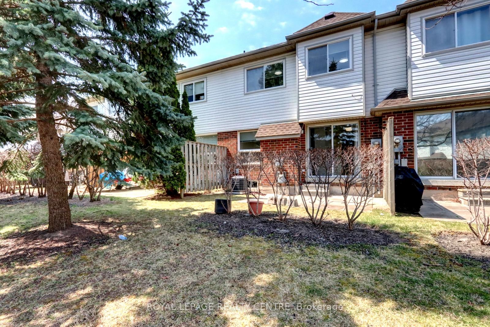 3 Bedrooms Condo at 5230 Glen Erin, Mississauga For sale