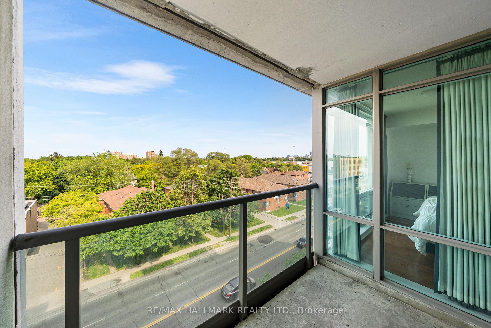2 Bedrooms Condo at 3830 Bathurst, Toronto For sale