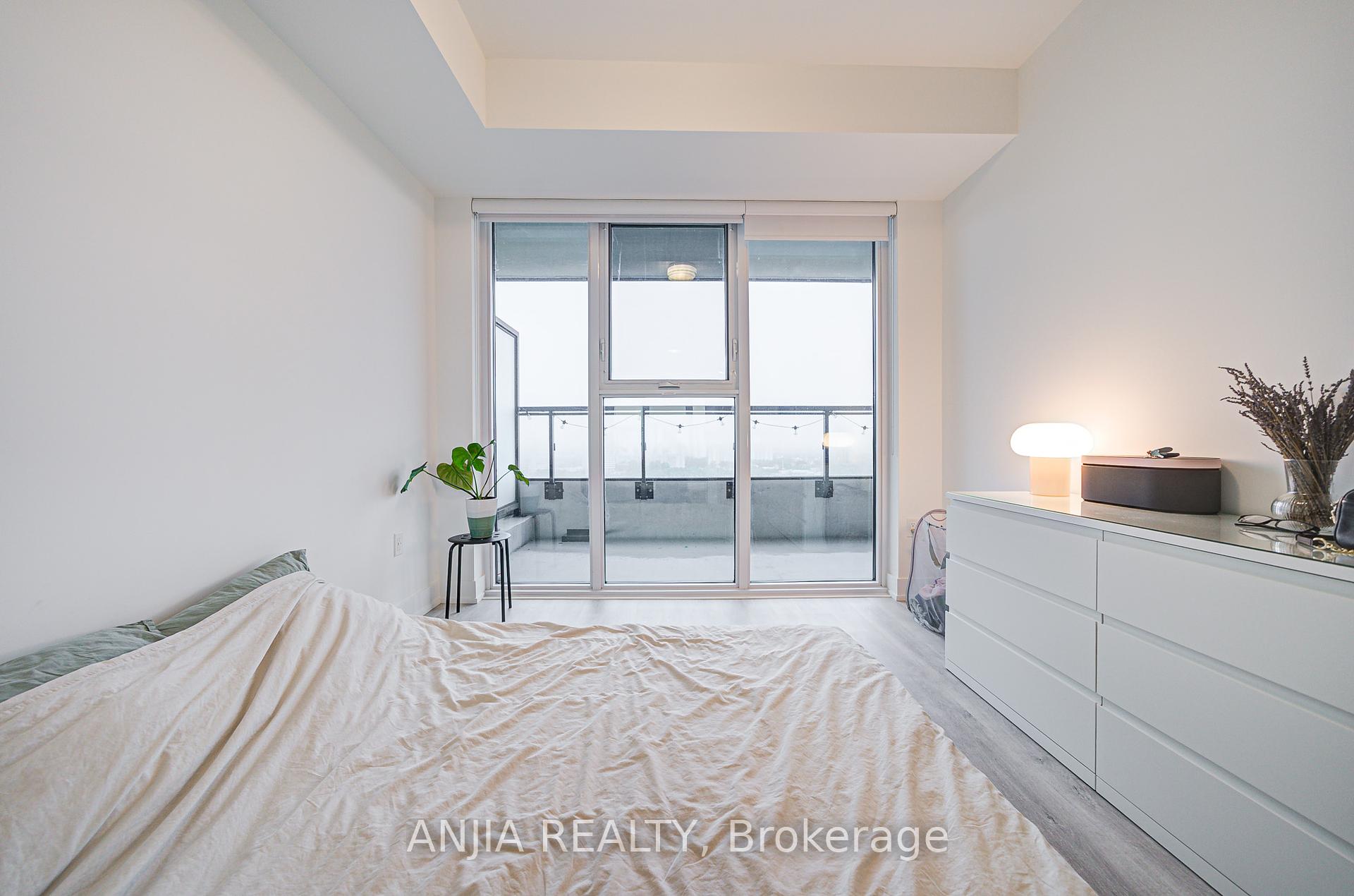 2 Bedrooms Condo at 30 Inn On The Park, Toronto For sale