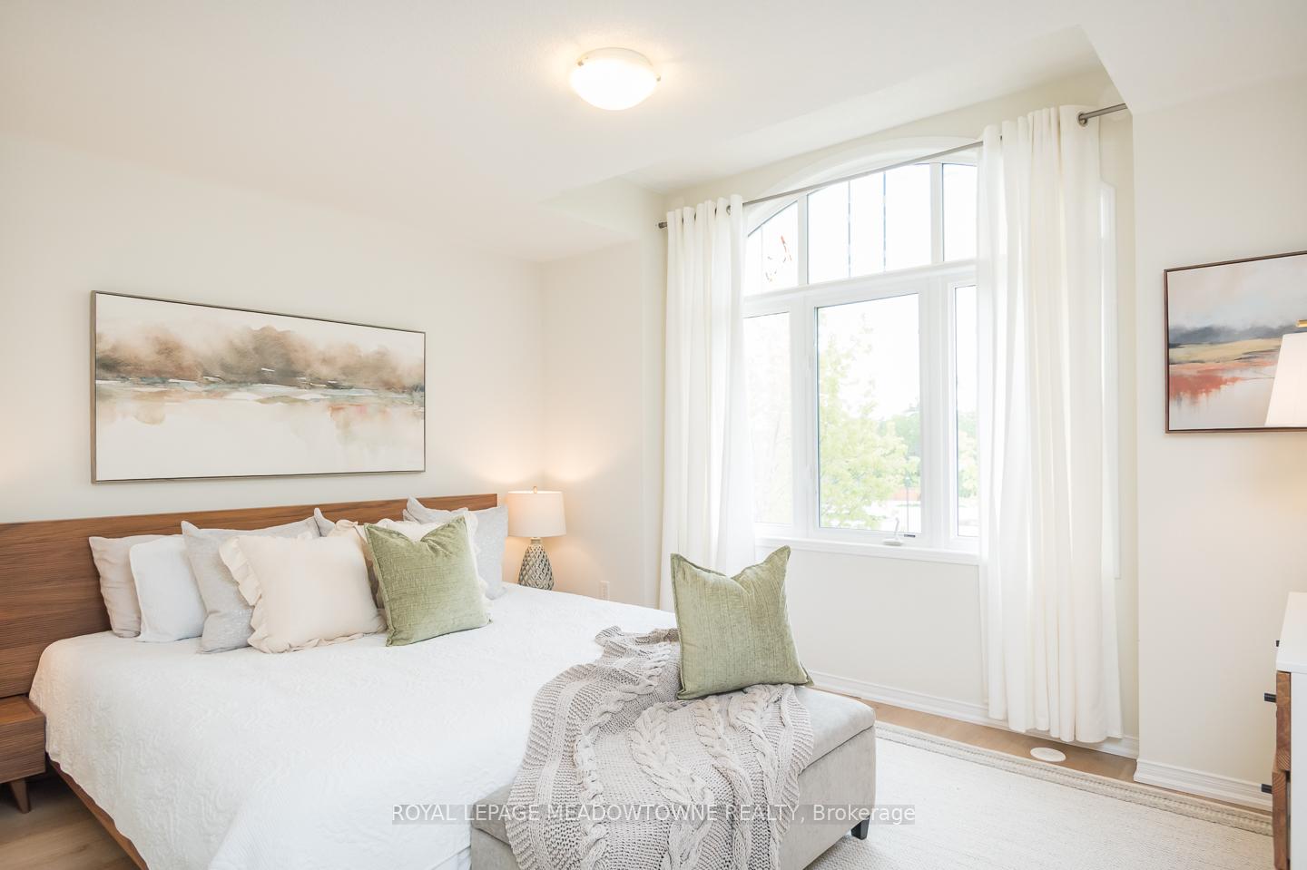 4 Bedrooms Condo at 3355 Thomas, Mississauga For sale
