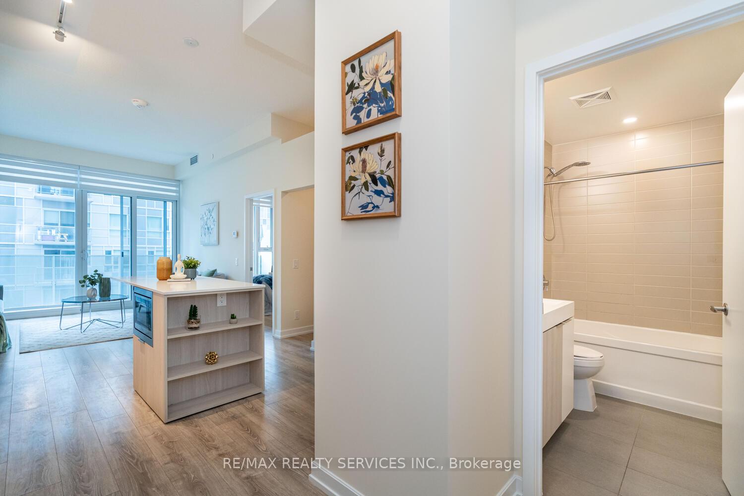 2 Bedrooms Condo at 20 Tubman, Toronto For sale