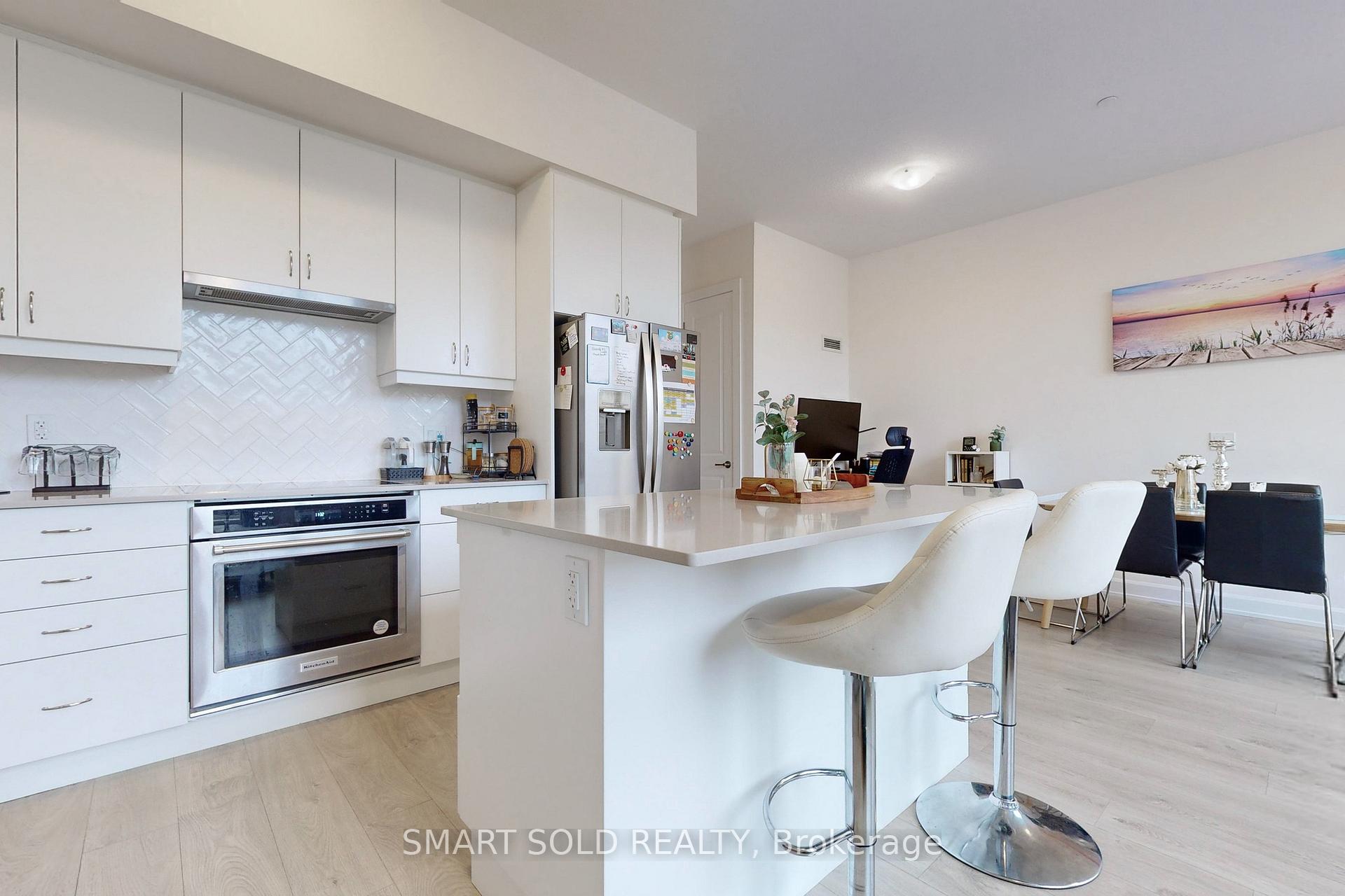 2 Bedrooms Condo at 3200 William Coltson, Oakville For sale