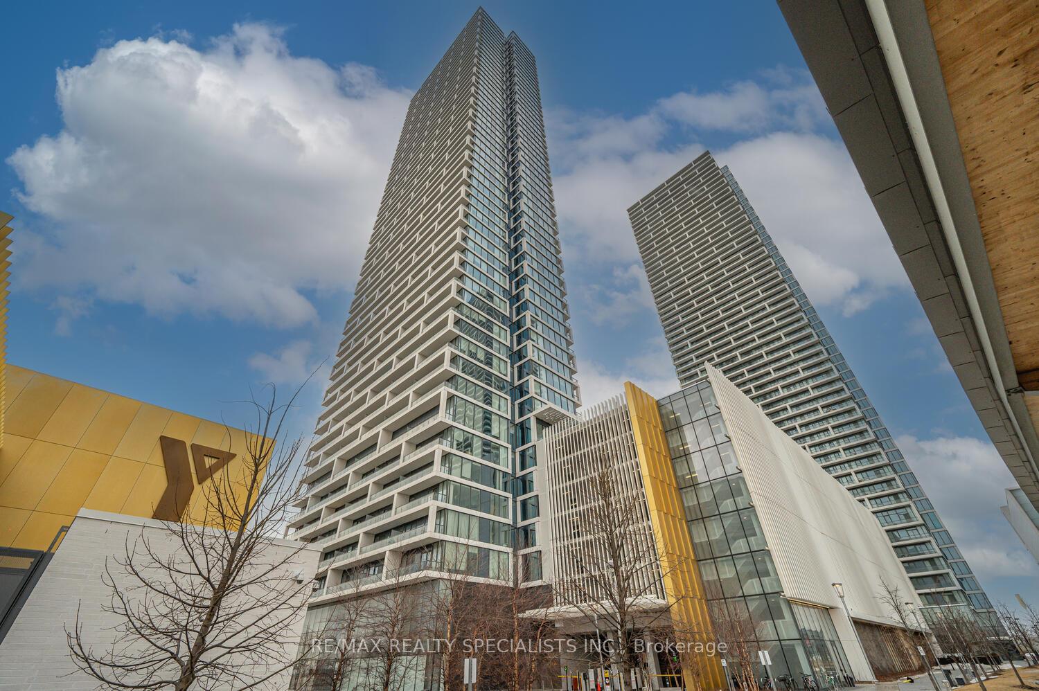 2 Bedrooms Condo at 5 BUTTERMILL, Vaughan For sale