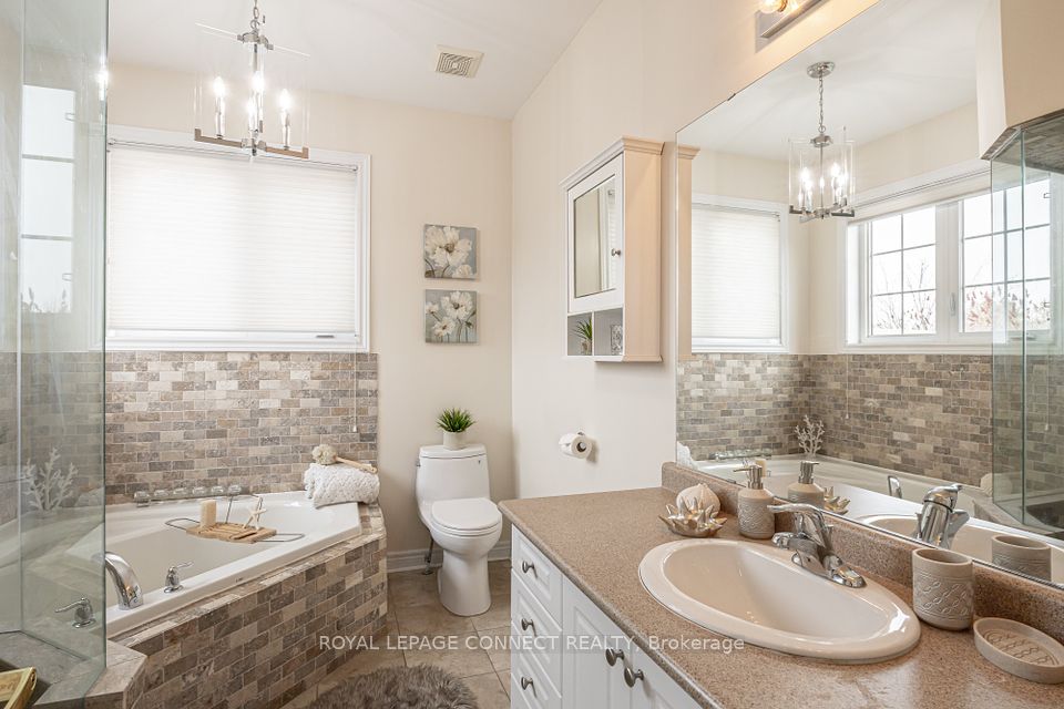 Primary ensuite with large soaker tub