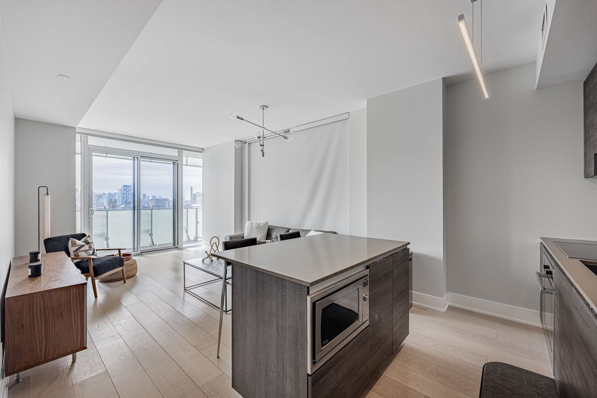 200 Bloor Street W 1001