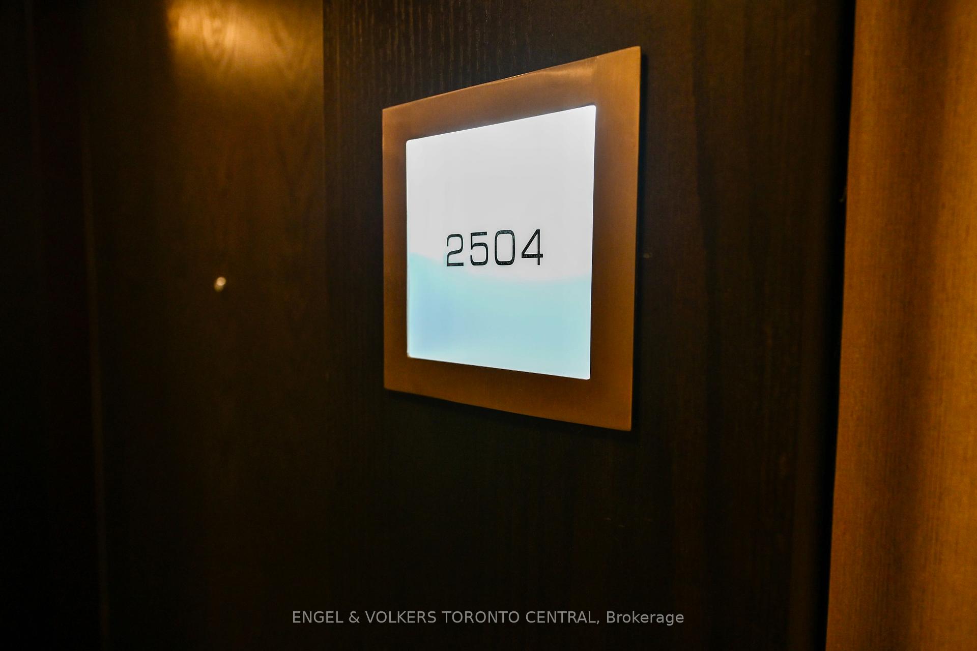 2 Bedrooms Condo at 770 Bay, Toronto For sale