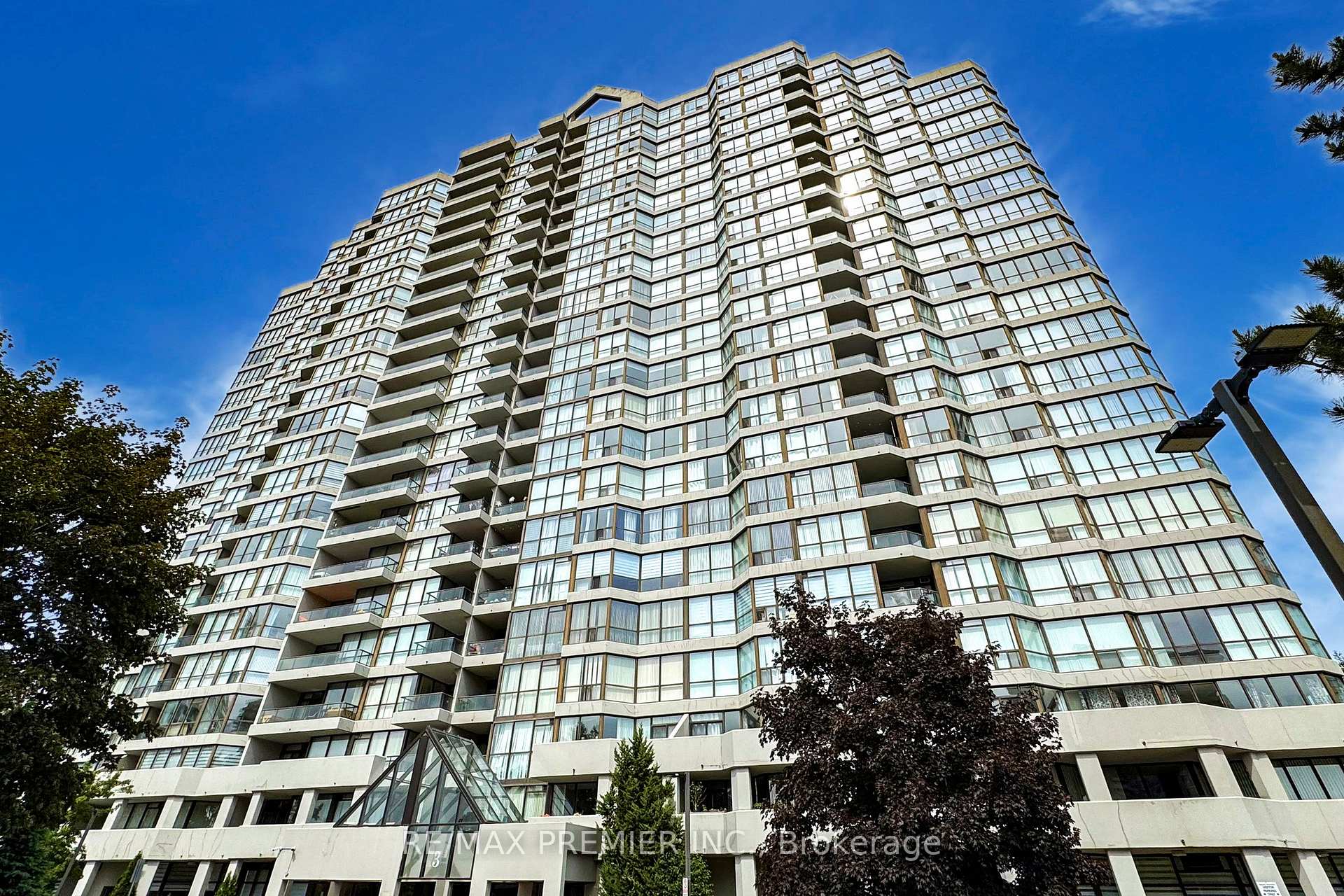 2 Bedrooms Condo at 3 Rowntree, Toronto For sale