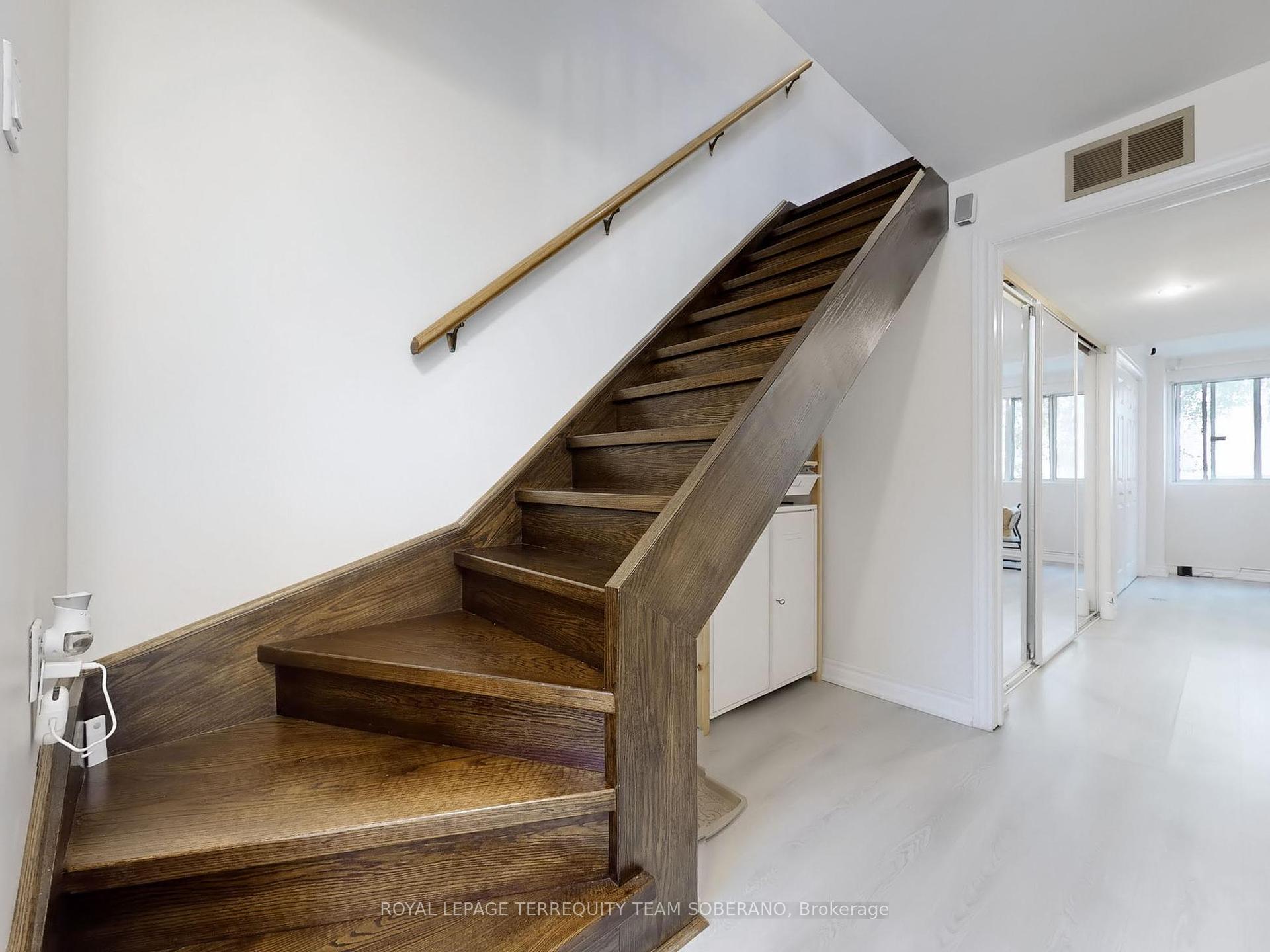 3 Bedrooms Condo at 8 Village Greenway, Toronto For sale