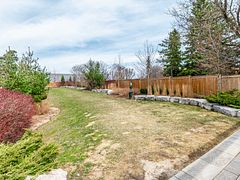 11611 Yonge Street 517