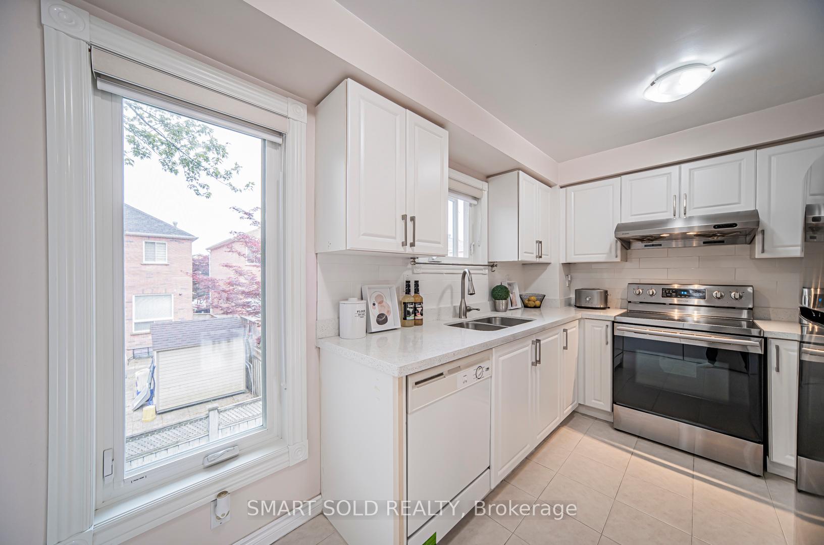 4 Bedrooms Condo at 3500 Brimley, Toronto For sale