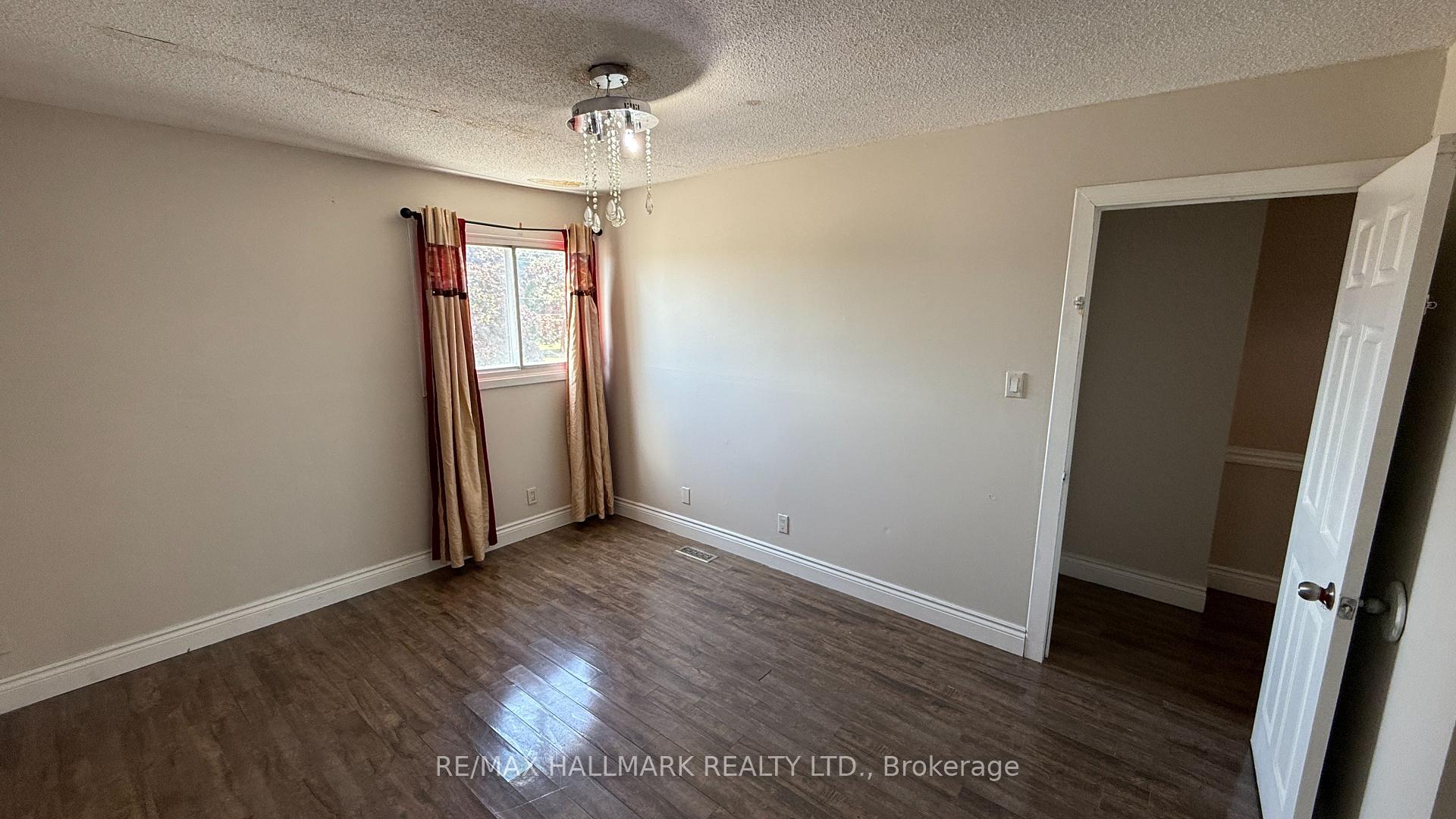 4 Bedrooms Condo at 3600 Morning Star, Mississauga For sale