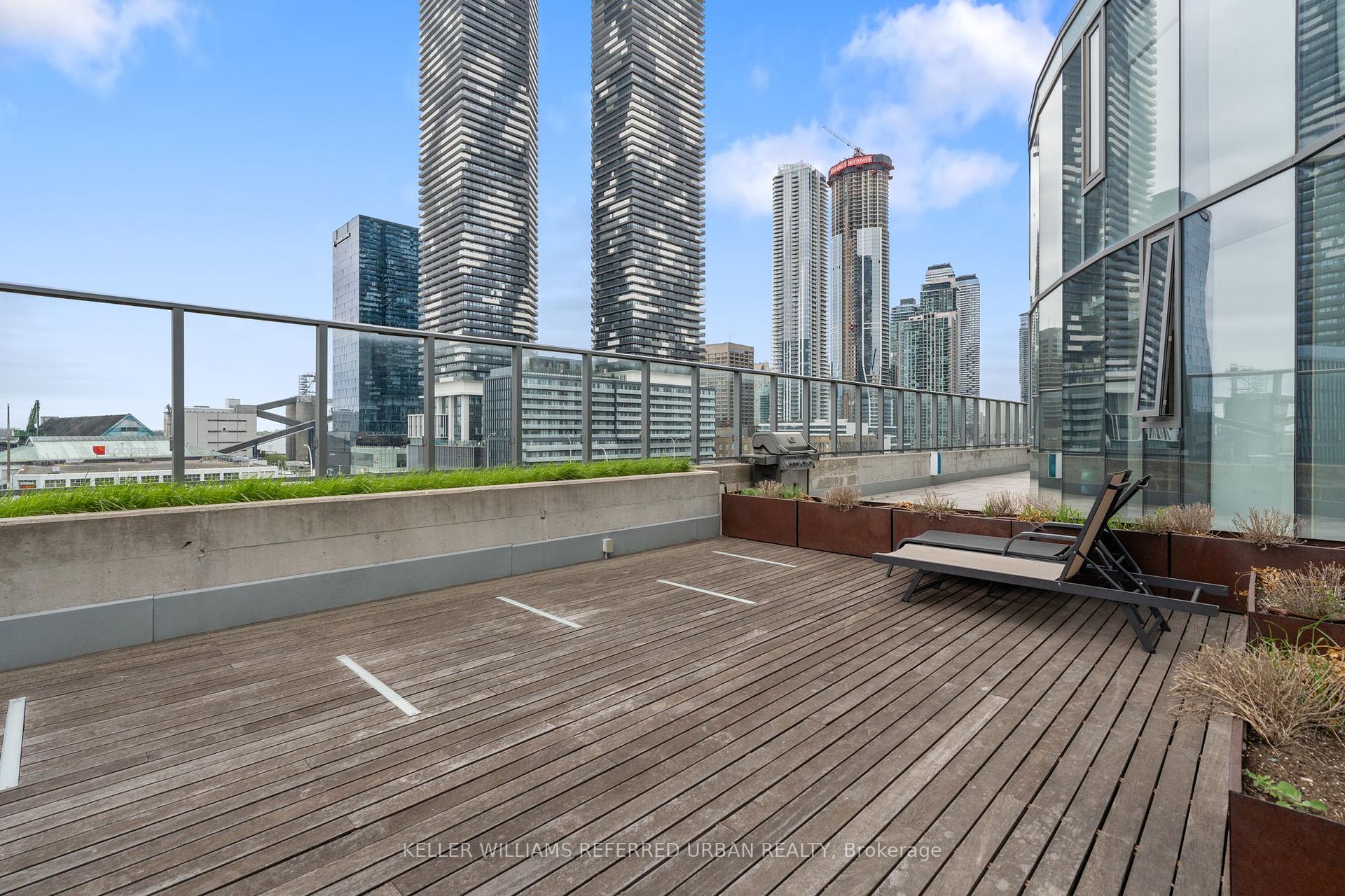 2 Bedrooms Condo at 1 Market, Toronto For sale