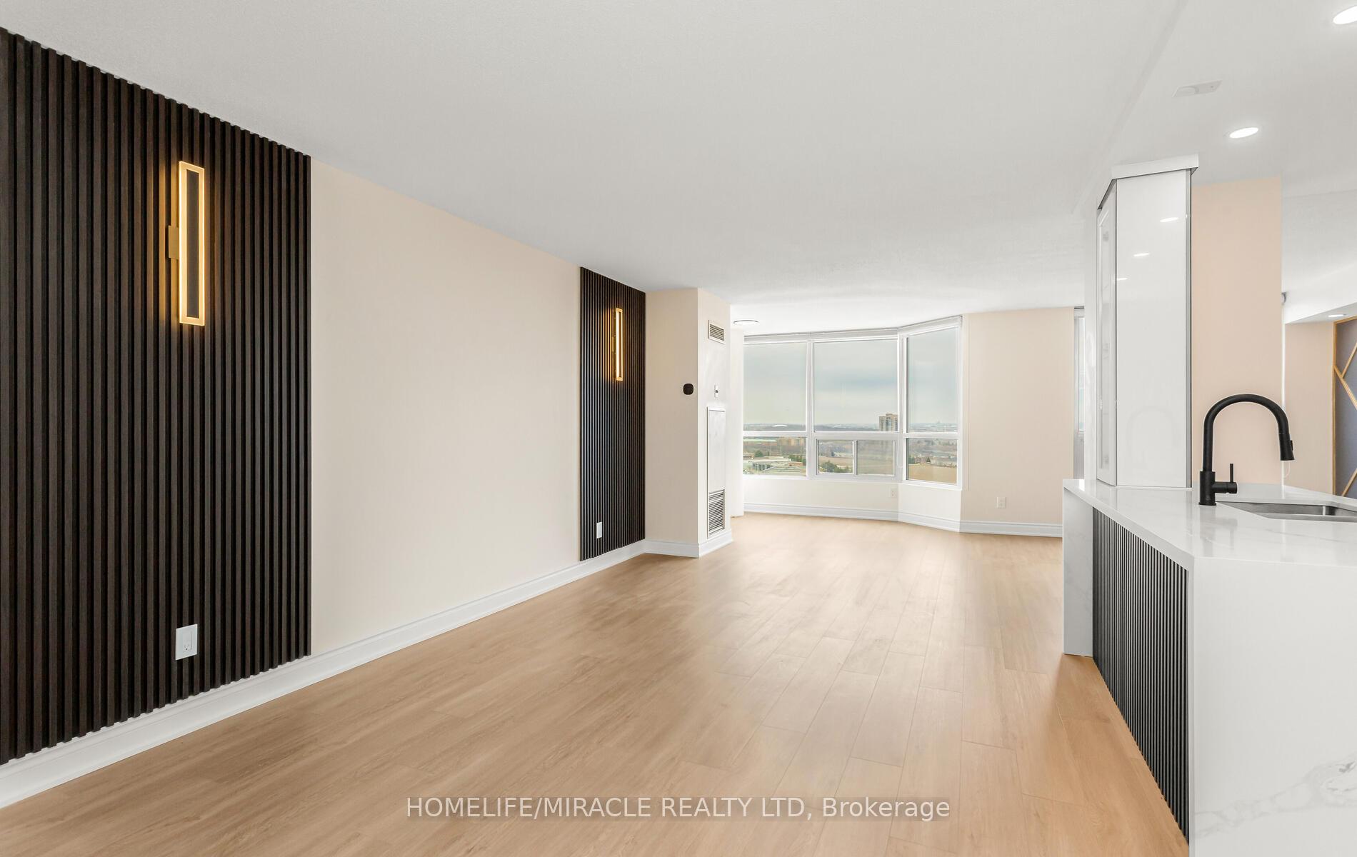 3 Bedrooms Condo at 4450 Tucana, Mississauga For sale