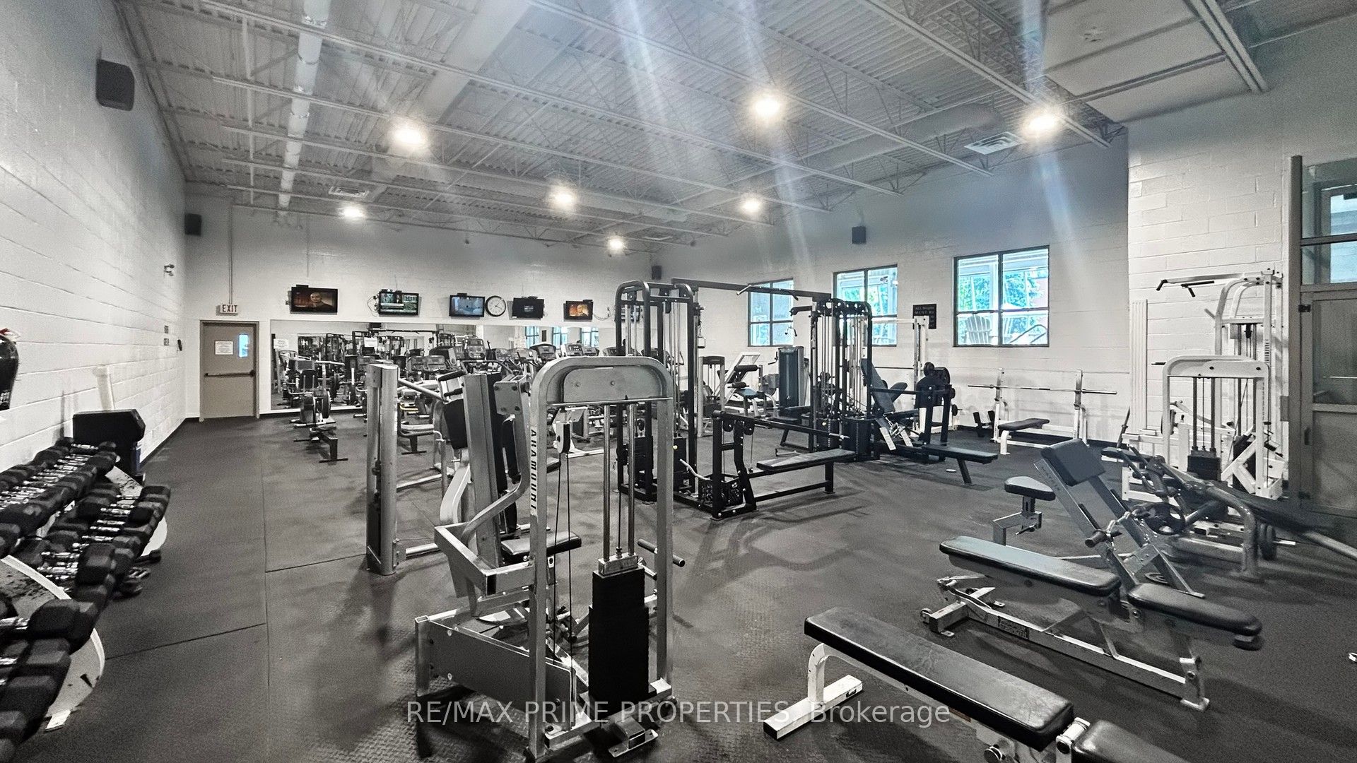 9015 Leslie Street, #301